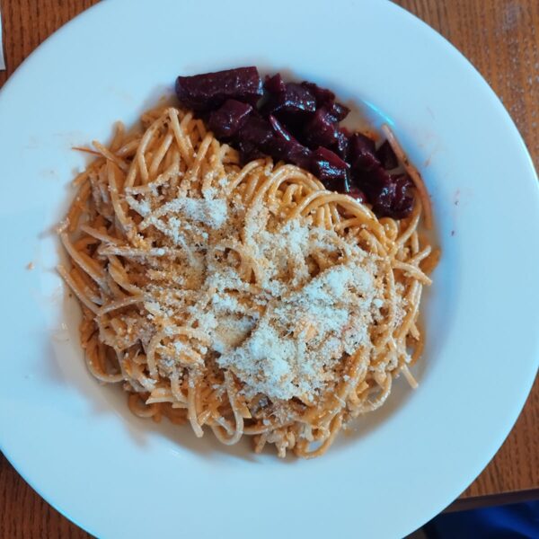Celozrnné špagety s parmezánem